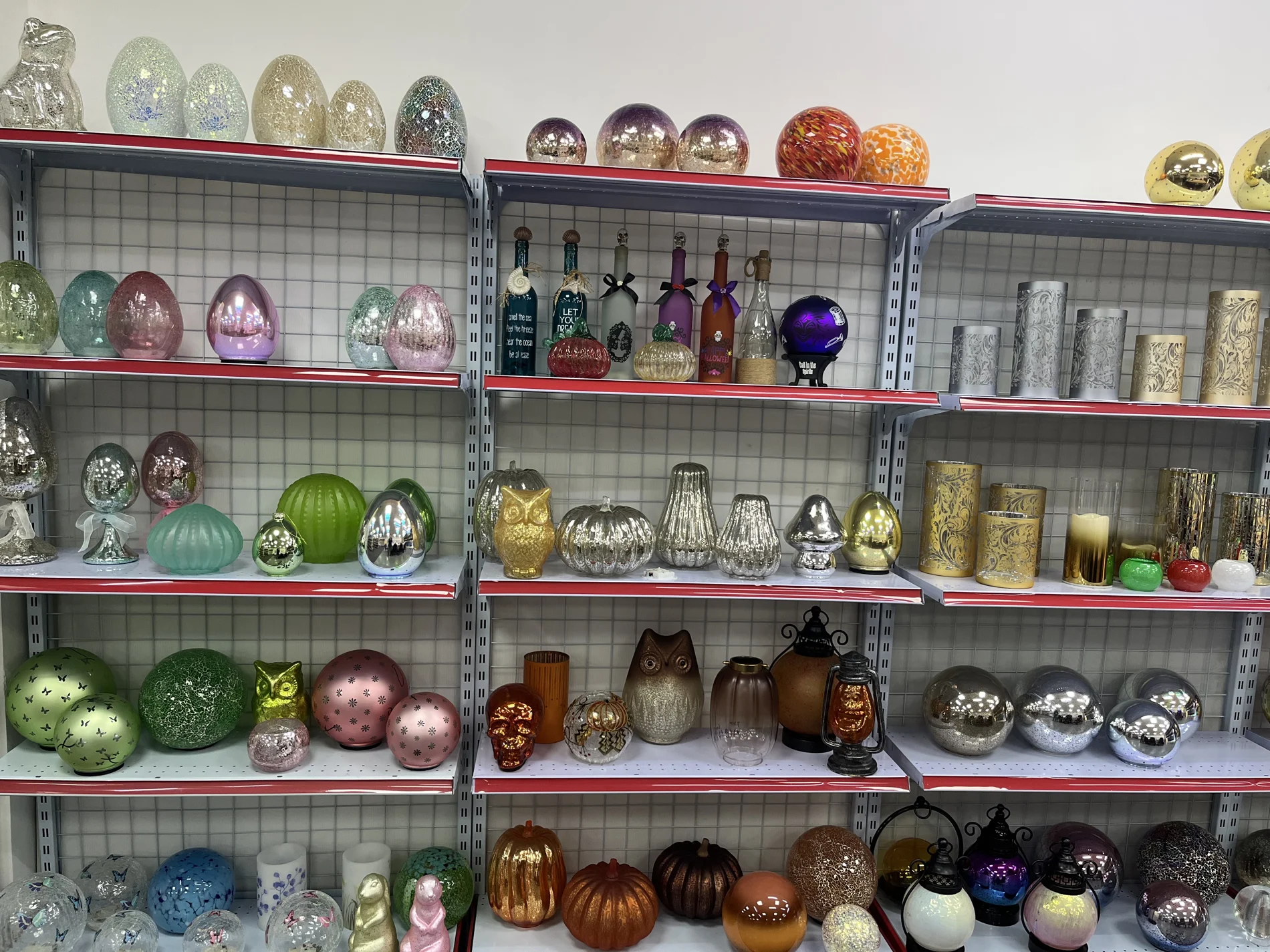 Glass balls selection on display in the SEN MASINE showroom