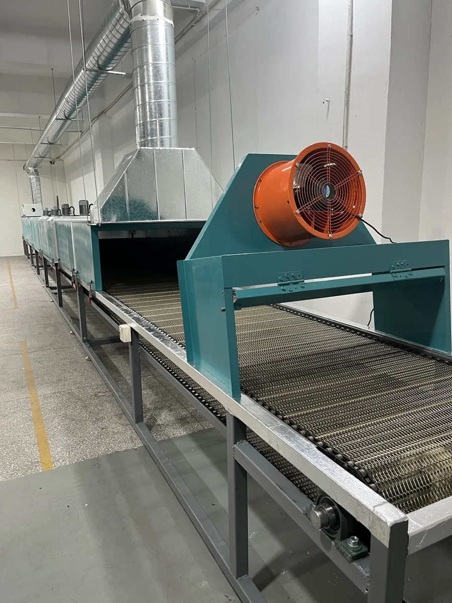 Temperature-controlled baking equipment for glass ornaments